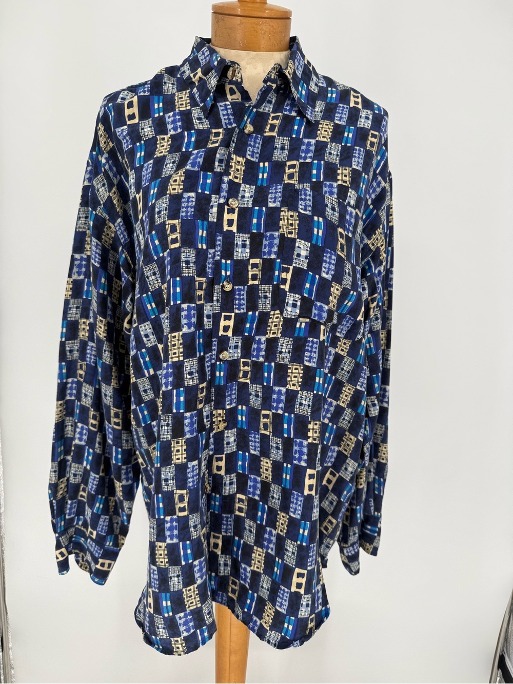 VTG Men’s Long Sleeve Silk Blue & White Abstract Shirt by Bogari Studio